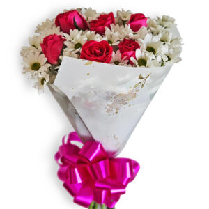 Buquê com 6 rosas e margaridas