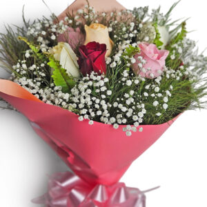 Buquê com 6 rosas variadas