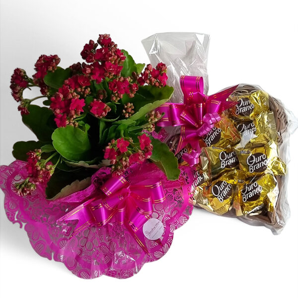 Vaso de flor e coração de bombons