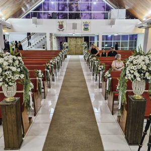 Decoração de igreja com flores