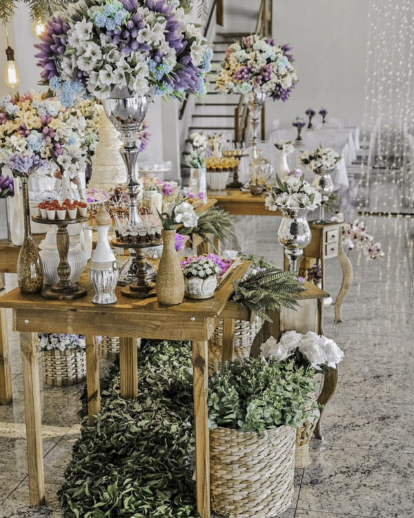 Decoração da mesa do bolo de noiva