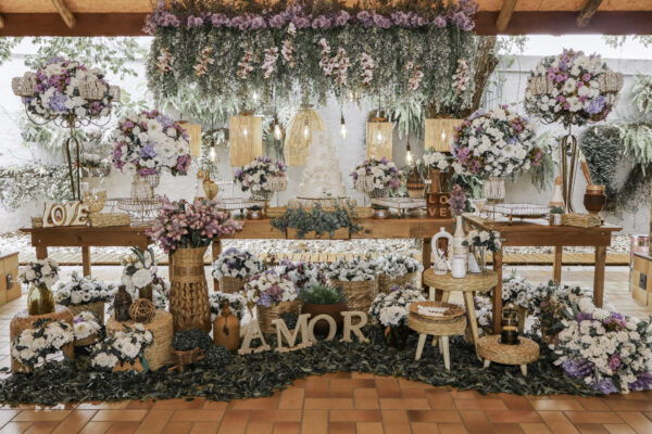 Decoração de Mesa de Festa: Flores Naturais