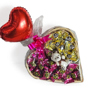 Coração grande de bombons com mine ursinho e balão