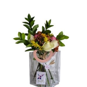 bolsa com buquê de flores